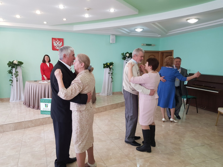 В Белгородском районе четыре супружеские пары отпраздновали юбилей совместной жизни.