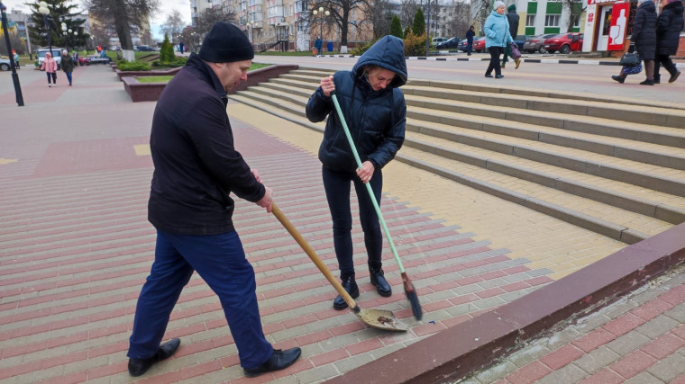 В Белгородском районе продолжается масштабная весенняя уборка территории.