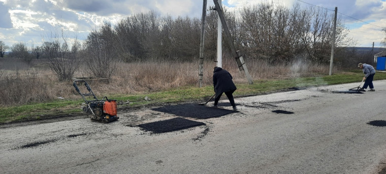 Коммунальные службы Белгородского района приступили к ремонту дорог.