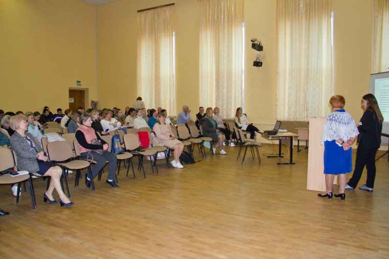 На базе Разуменской СОШ №3 состоялся районный семинар «Социальные медиа в системе дополнительного образования».