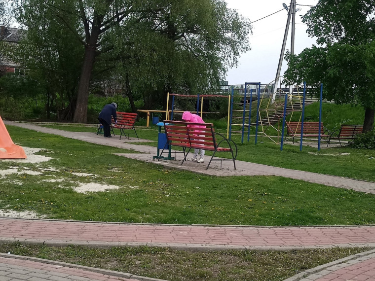 В городских и сельских поселениях Белгородского района продолжают наводить санитарный порядок.
