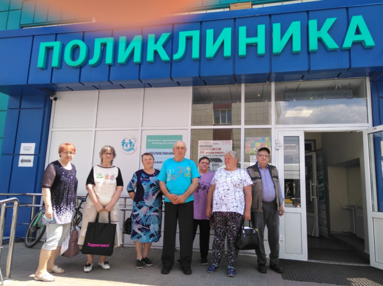 В рамках регионального проекта «Старшее поколение» в Белгородском районе продолжается доставка пожилых граждан старше 65 лет в медицинские учреждения.