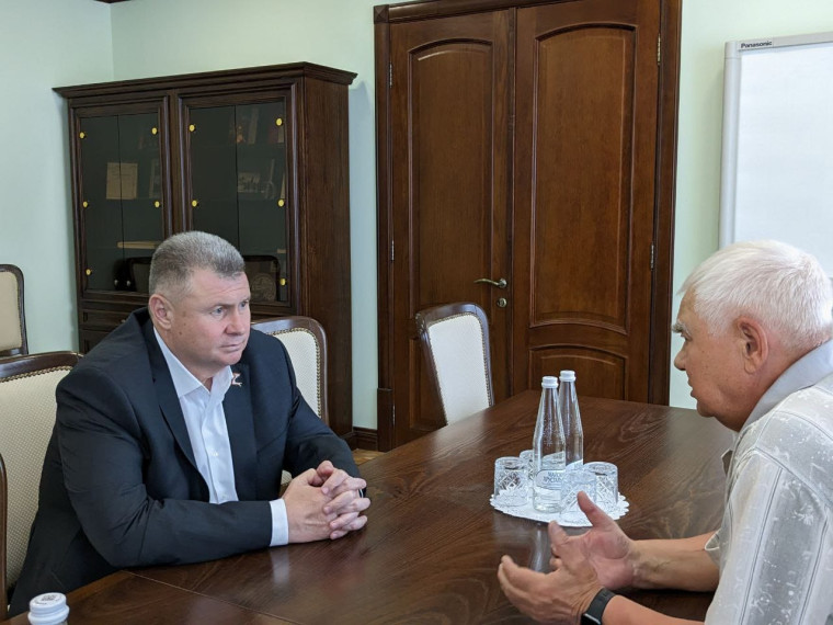 Владимир Перцев встретился с председателем Совета ветеранов Вячеславом Круглецким.