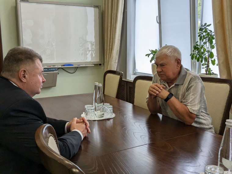 Владимир Перцев встретился с председателем Совета ветеранов Вячеславом Круглецким.