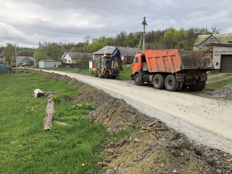 В селе Долбино завершается ремонт двух автомобильных дорог.