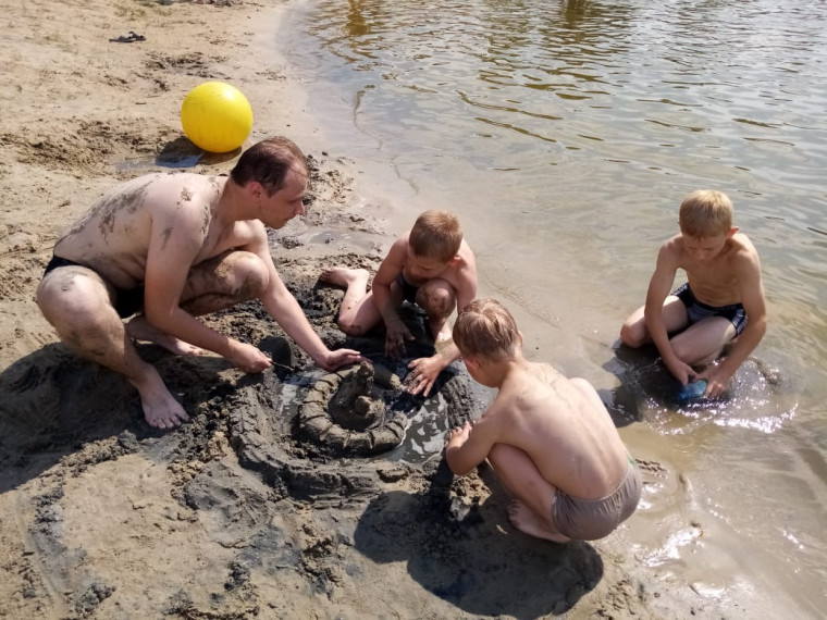 Мероприятие, посвящённое «Рождению строки», проводилось в Центре культурного развития. Участники встречи исполнили душевные стихотворения и песни о любви, войне и тёплом лете. В завершении им вручили памятные дипломы. Проведение таких вечеров направлено н.