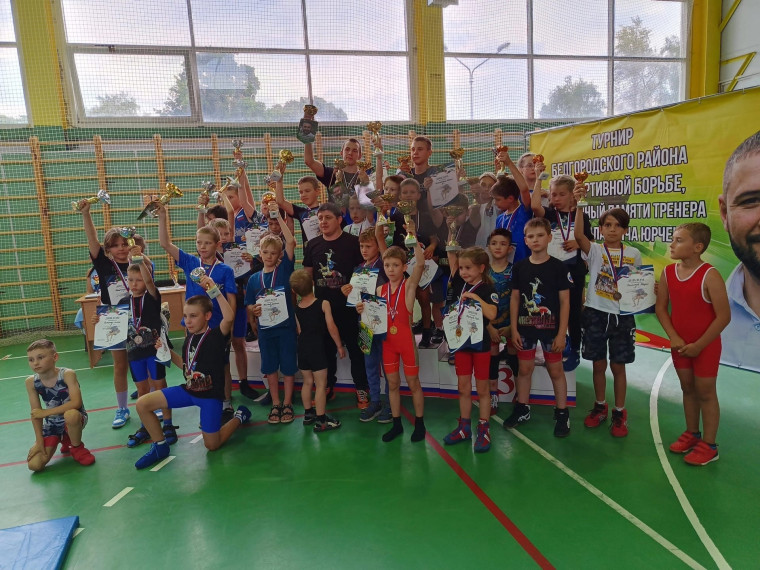 В Белгородском районе прошёл открытый турнир по спортивной борьбе.