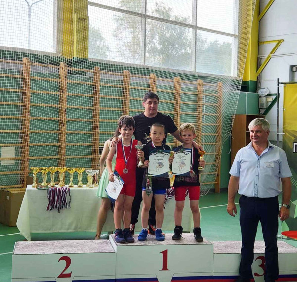 В Белгородском районе прошёл открытый турнир по спортивной борьбе.