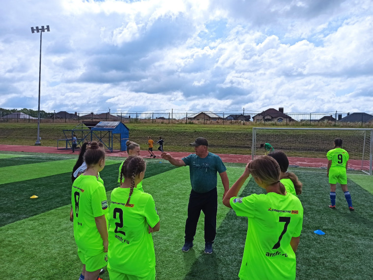 Юные спортсменки Белгородского района в числе победителей и призёров областных соревнований по футболу «Кожаный мяч».