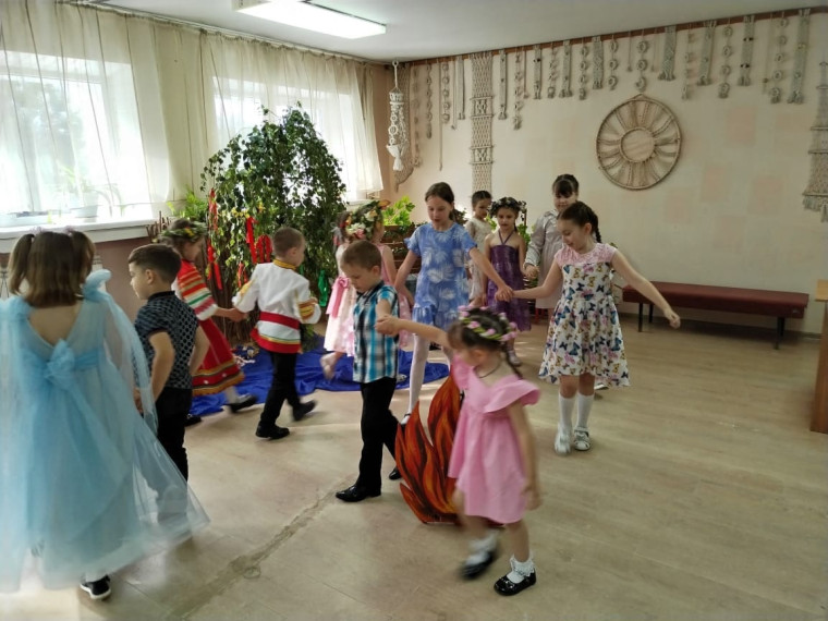 Маленькие жители Белгородского района шумно и весело отметили праздник Ивана Купала.