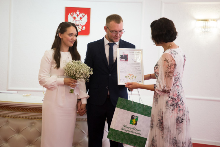 В Дубовом состоялся IX традиционный свадебный фестиваль «Как дуб крепка семья пусть будет ваша».