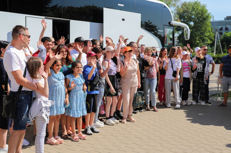Мальчишки и девчонки из Белгородского района отправились в лагерь «Бригантина «Белогорье».