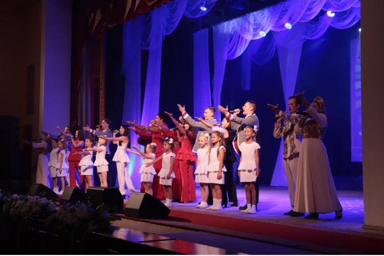 В Белгородском районе состоялся праздничный концерт, посвящённый 95-й годовщине образования.