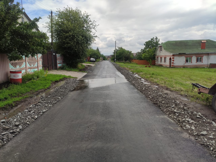 15 автомобильных дорог отремонтировали в Белгородском районе в рамках нацпроекта «Безопасные качественные дороги».