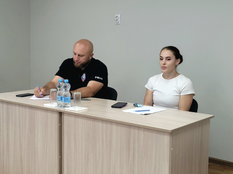 Юные жители Белгородского района встретились с чемпионкой России и Европы по армрестлингу Елизаветой Решетник.