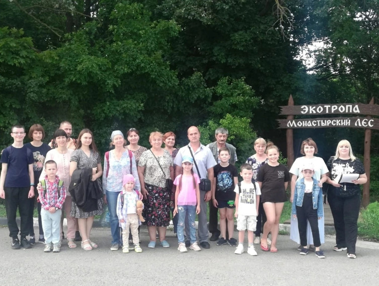 Жители Белгородского района посетили урочище «Монастырский лес».