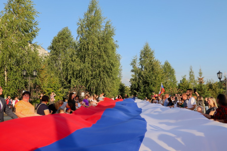 Автопробег, приуроченный Дню государственного флага России, прошёл в Белгородском районе.