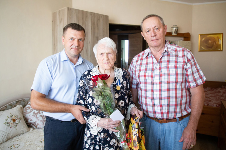 Зинаида Георгиевна Кузнецова удостоена Юбилейной медали к 80-летию освобождения города Белгорода.