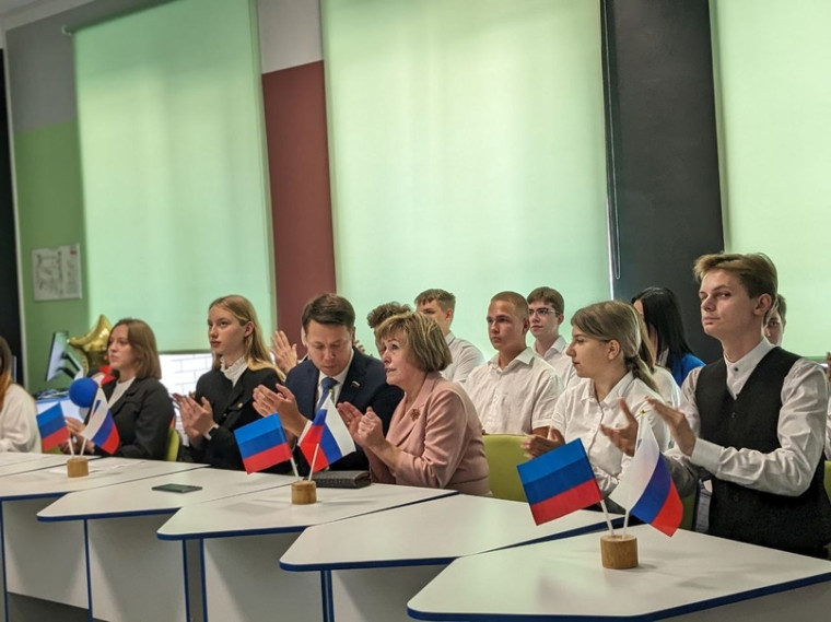 Между Разуменской СОШ №4 «Вектор успеха» и Луганской гимназией №60 имени 200-летия Луганска состоялся телемост.