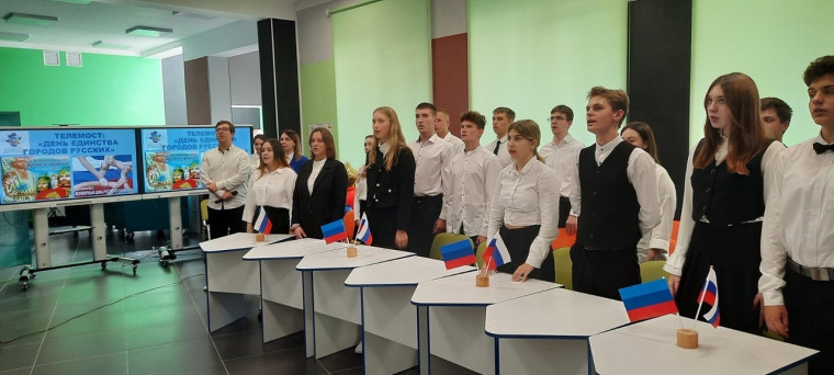 Между Разуменской СОШ №4 «Вектор успеха» и Луганской гимназией №60 имени 200-летия Луганска состоялся телемост.