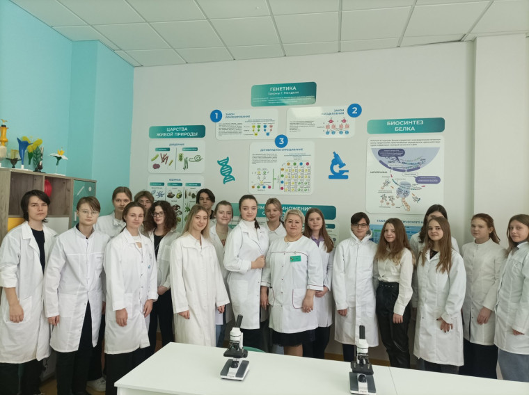 Учеников медицинских классов торжественно посвятили в «юных медиков Белогорья».