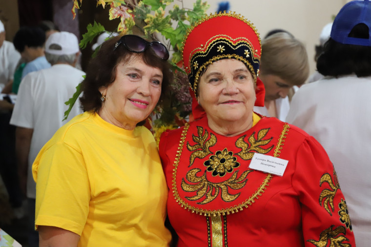 В Центре культурного развития посёлка Комсомольский состоялся районный фестиваль КВН «В ритме осеннего юмора», посвящённый Дню пожилого человека.