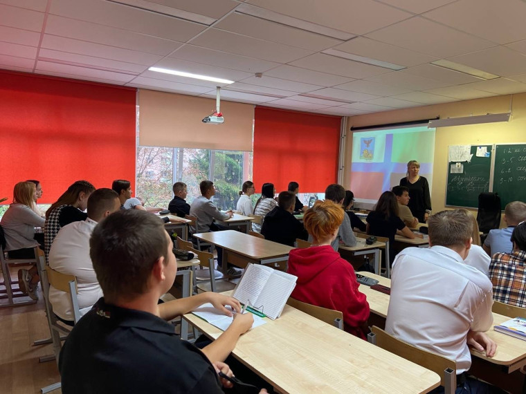 В Белгородском районе отмечают региональный праздник – День флага Белгородской области.