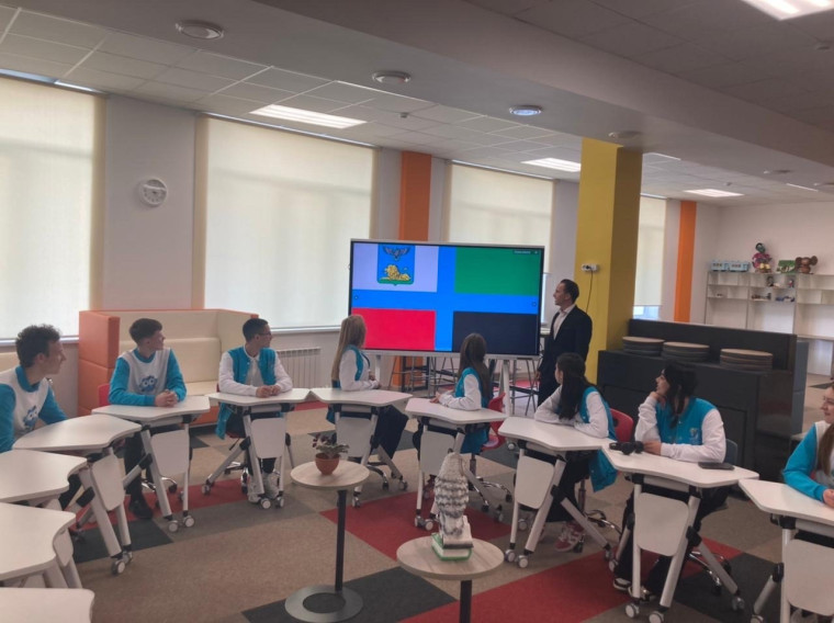 В Белгородском районе отмечают региональный праздник – День флага Белгородской области.