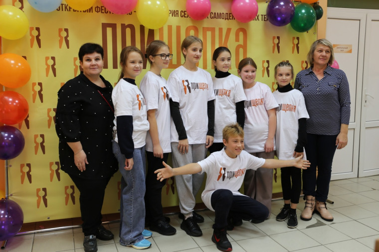 Вчера на сцене Тавровского театра-студии «Окно» своим мастерством делились друг с другом коллективы нашего района и Корочанского..