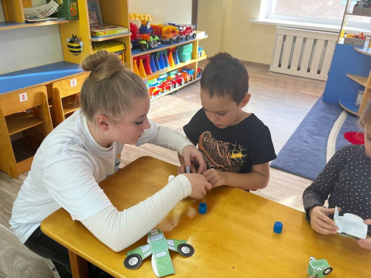Студенты БелГАУ провели профориентационное занятие для воспитанников детского сада «Золотой ключик» города Строитель.