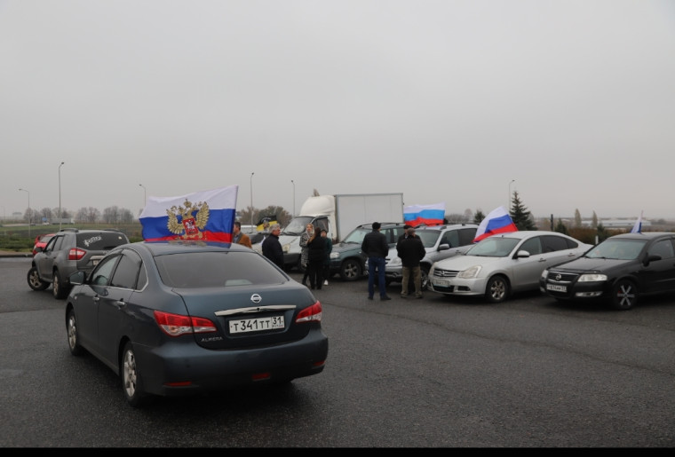 Более 20 автомобилей приняли участие в автопробеге «Мы вместе, мы — россияне».