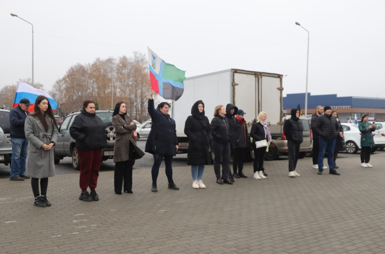Более 20 автомобилей приняли участие в автопробеге «Мы вместе, мы — россияне».
