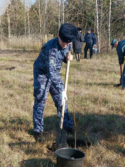 В Белгородской области полицейские заложили аллею в честь 100-летнего юбилея службы участковых уполномоченных.