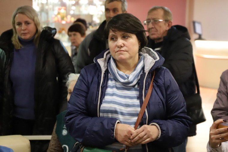 По поручению губернатора области продолжаются встречи с жителями Белгородского района, утратившими своё жильё из-за обстрелов и введения режима ЧС.