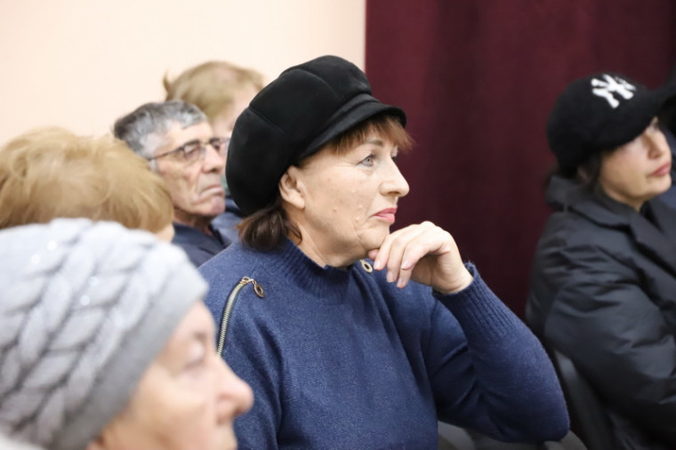Глава администрации Белгородского района Анна Куташова встретилась с жителями села Нижний Ольшанец.