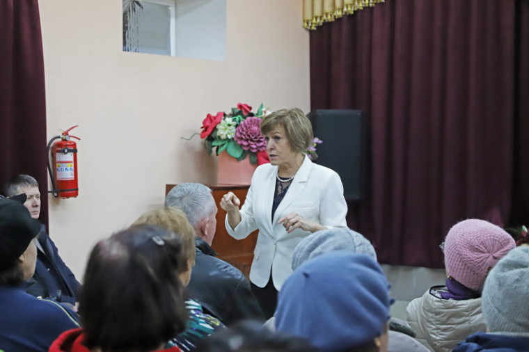 Глава администрации Белгородского района Анна Куташова встретилась с жителями села Нижний Ольшанец.