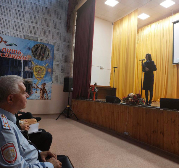 Сотрудники ОМВД России по Белгородскому району в рамках областной акции «Карьерный старт» встретились со студентами правоохранительного колледжа.