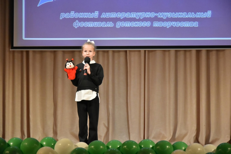 В Новосадовом прошёл VII литературно-музыкальный фестиваль детского творчества «Встреча с талантами».