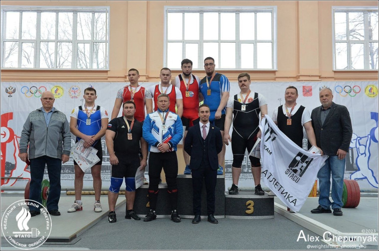 Тяжелоатлет из посёлка Октябрьский взял золото на Всероссийских соревнованиях.