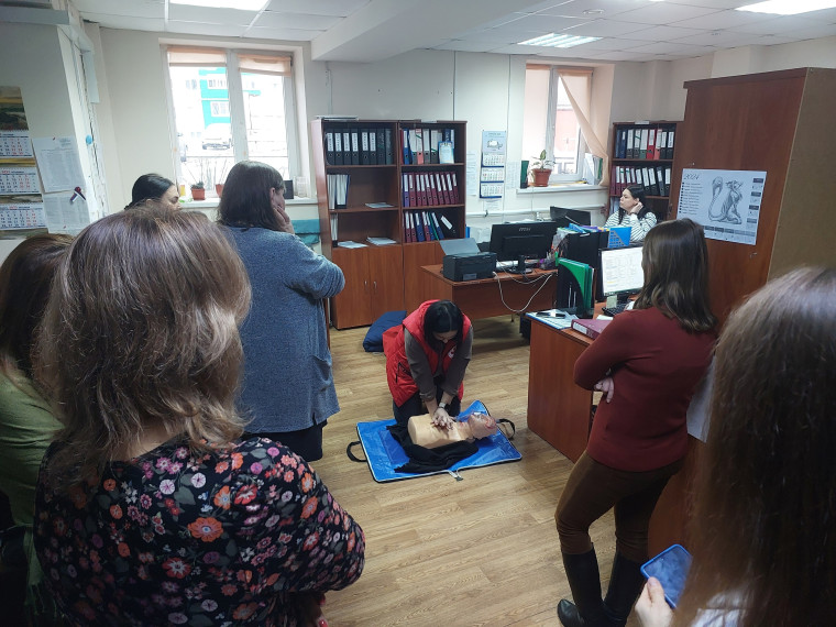 Специалисты сферы соцзащиты населения Белгородского района поучаствовали в мастер-классе по оказанию первой помощи.