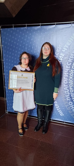Юная посетительница Бессоновской библиотеки — лауреат регионального конкурса губернатора Белгородской области «Лучший юный читатель года».