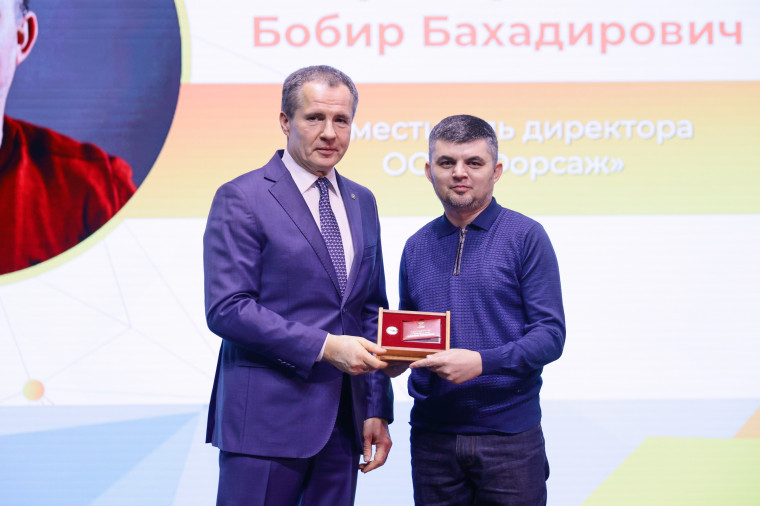 13 волонтёров из Белгородского района получили Почётный правительственный знак «Доброволец Белогорья».