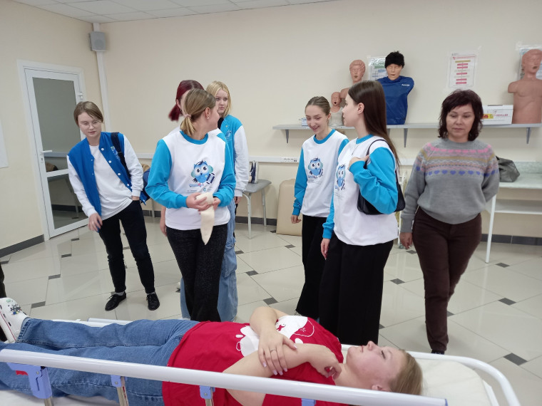 Юные медики Белгородского района поучаствовали во II региональном чемпионате по профессиональным пробам «ПРОФмед».