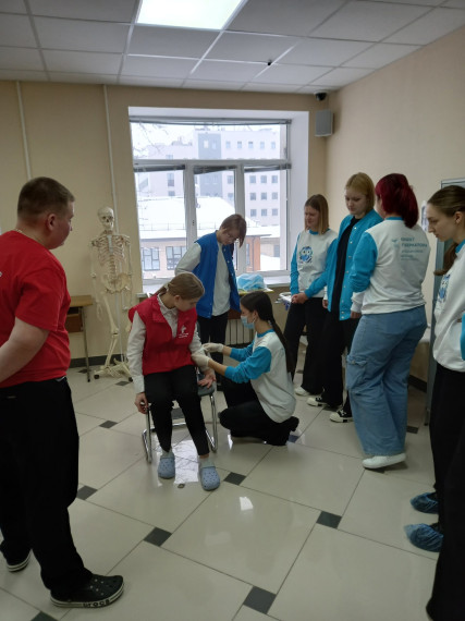Юные медики Белгородского района поучаствовали во II региональном чемпионате по профессиональным пробам «ПРОФмед».