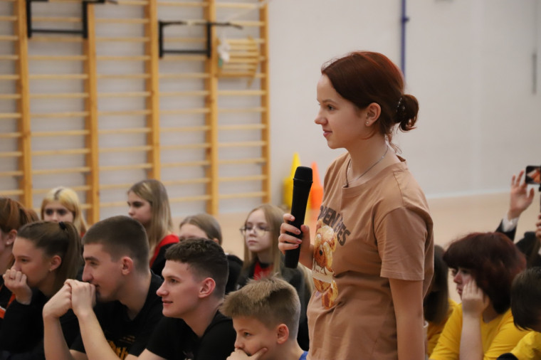 Школьники Белгородского района встретились с легендой российского волейбола Сергеем Тетюхиным и земляком-паралимпийцем Андреем Кожемякиным.