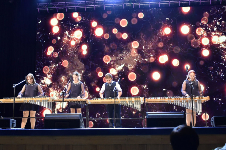 Преподаватель и концертмейстер ДШИ села Красный Октябрь Дмитрий Булгаков отмечен Почётной грамотой министерства культуры Белгородской области.