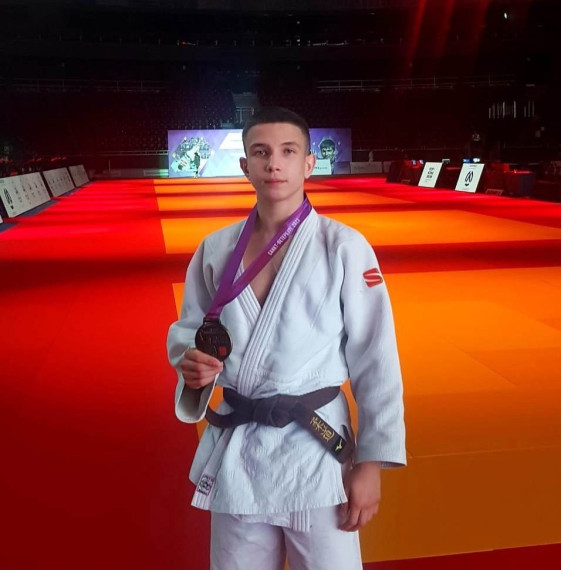 Дзюдоист ДЮСШ Белгородского района стал призёром юношеских соревнований на призы олимпийского чемпиона Тагира Хайбулаева.