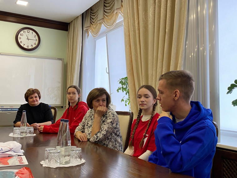 Активисты «Движения Первых» встретились с главой администрации района Анной Куташовой.
