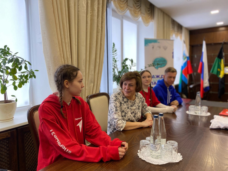 Активисты «Движения Первых» встретились с главой администрации района Анной Куташовой.