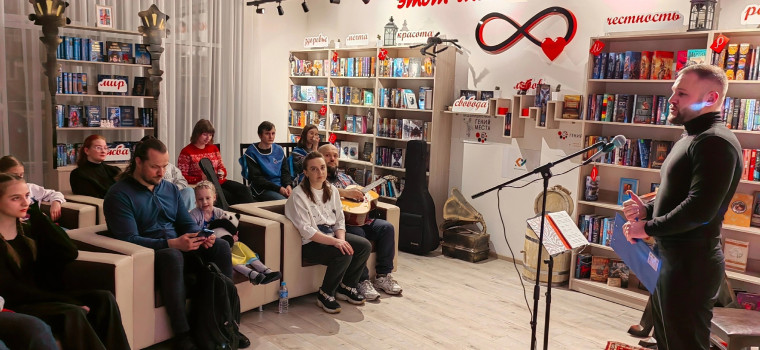 В Разуменской библиотеке для молодёжи прошёл квартирник на чердаке «Новое поколение».